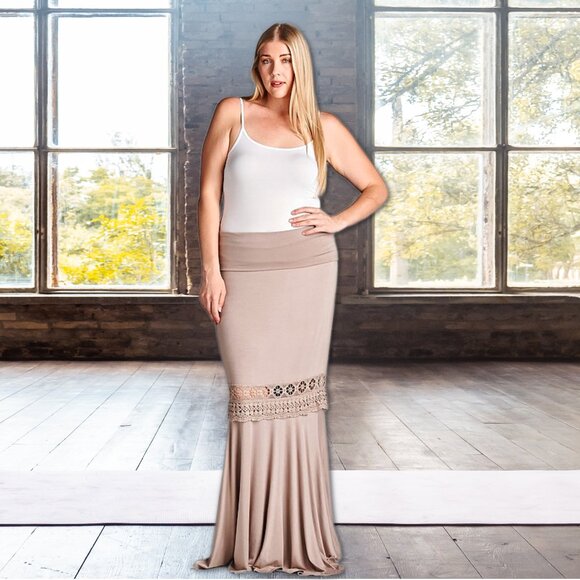 NEW Curvy Plus 1X-3X Stretchy Mermaid Lace Inset Maxi Skirt in Taupe - Picture 3 of 8